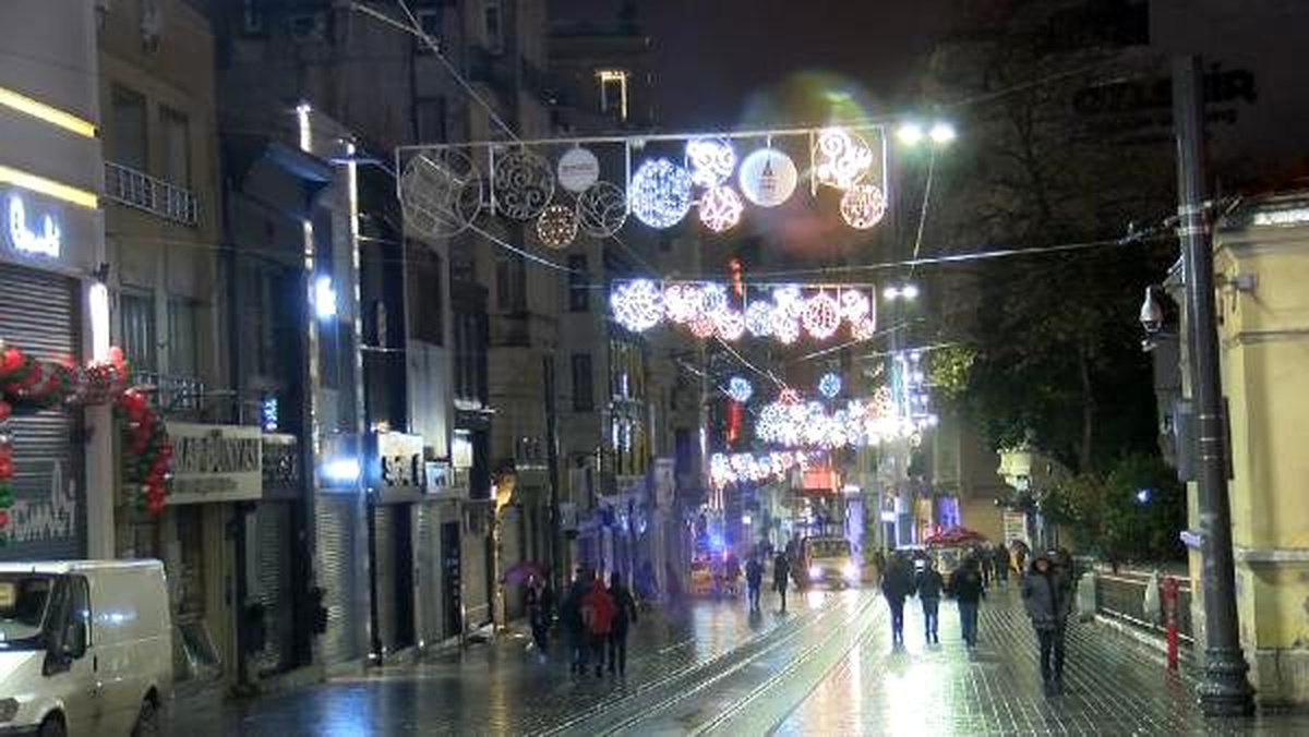 Taksim Meydan\'da yılbaşı hazırlıkları