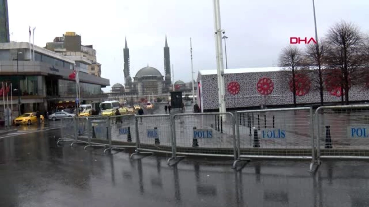 Taksim meydanı ve ortaköy\'de yılbaşı hazırlıkları