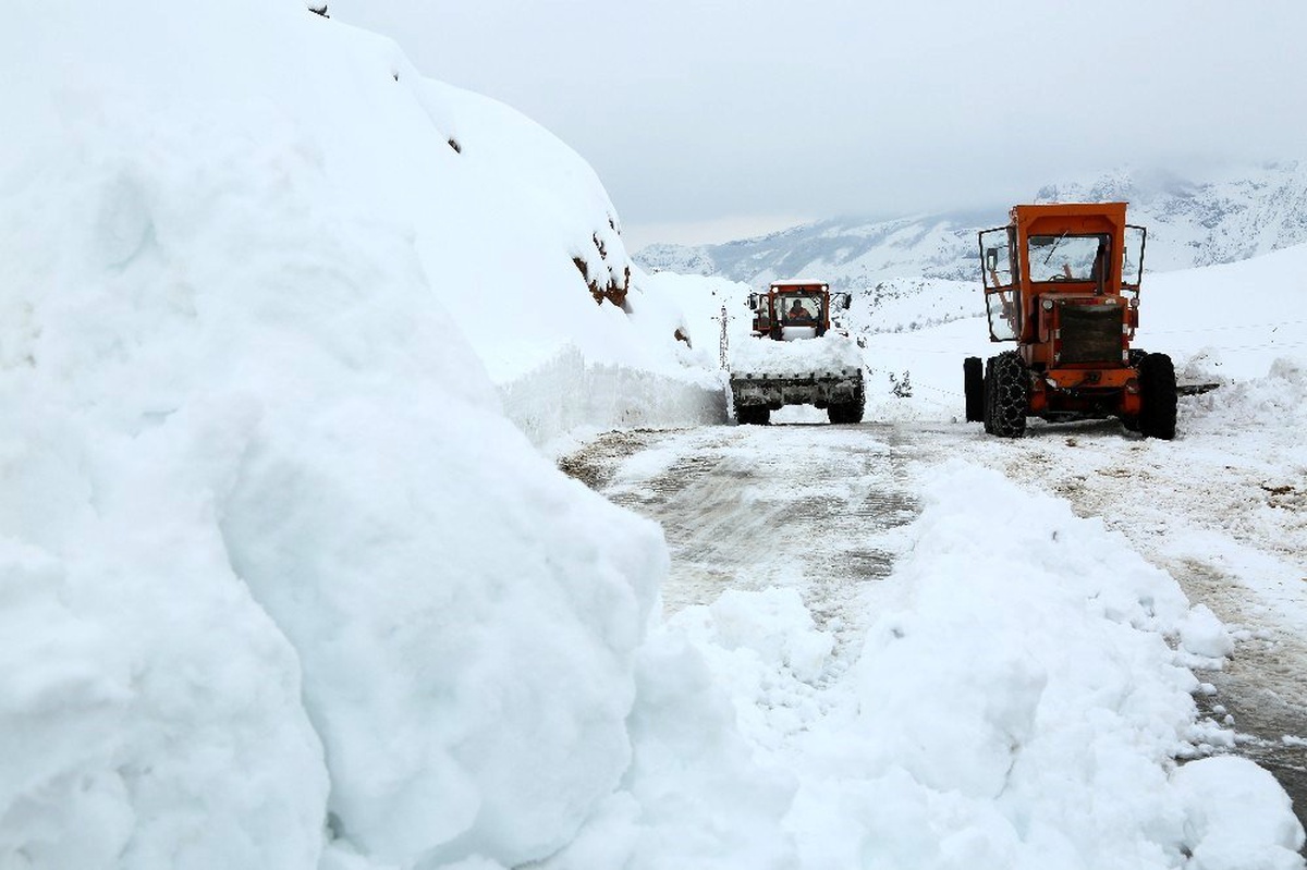 Tunceli\'de kardan kapanan 76 köy yolu açıldı, 63\'ünde çalışma sürüyor