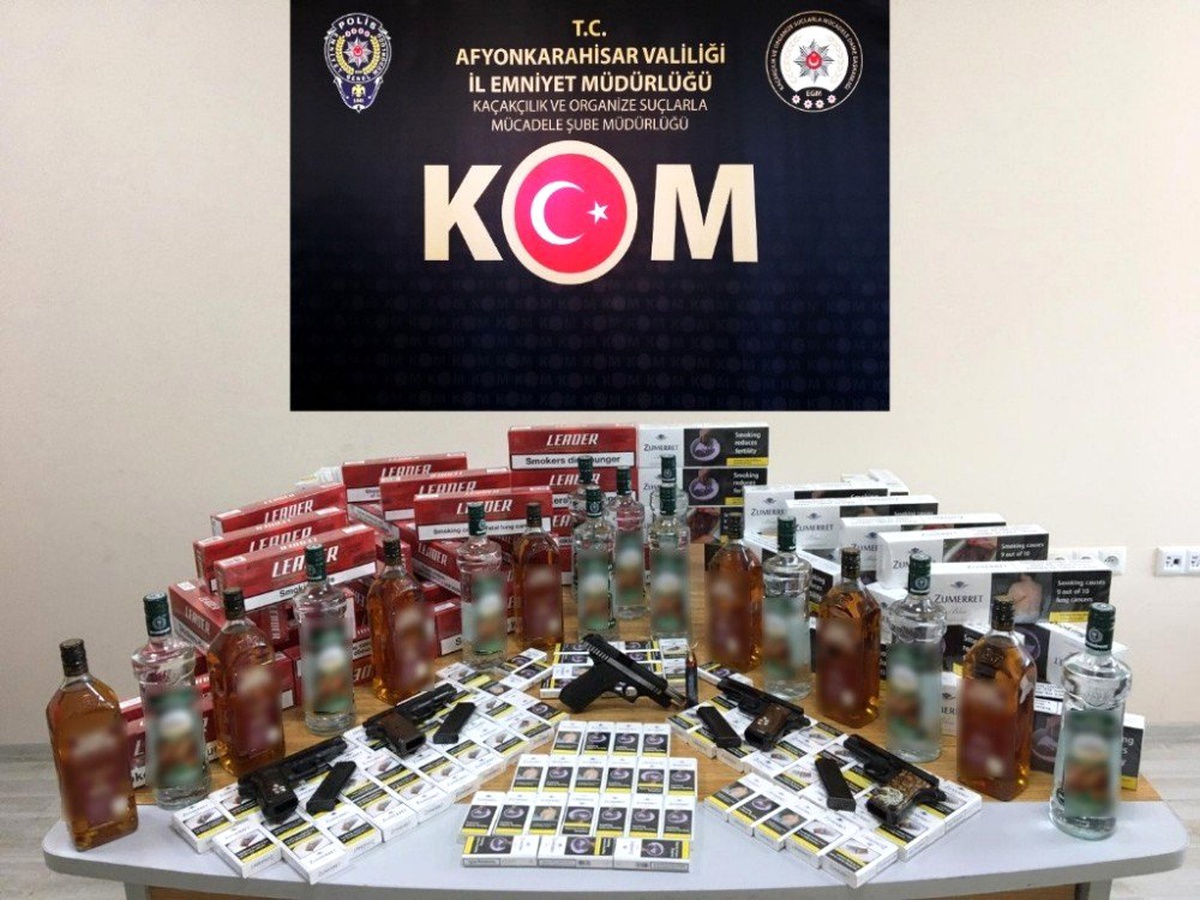 Yeni yıl öncesi çok sayıda kaçak sigara ve içki ele geçirildi