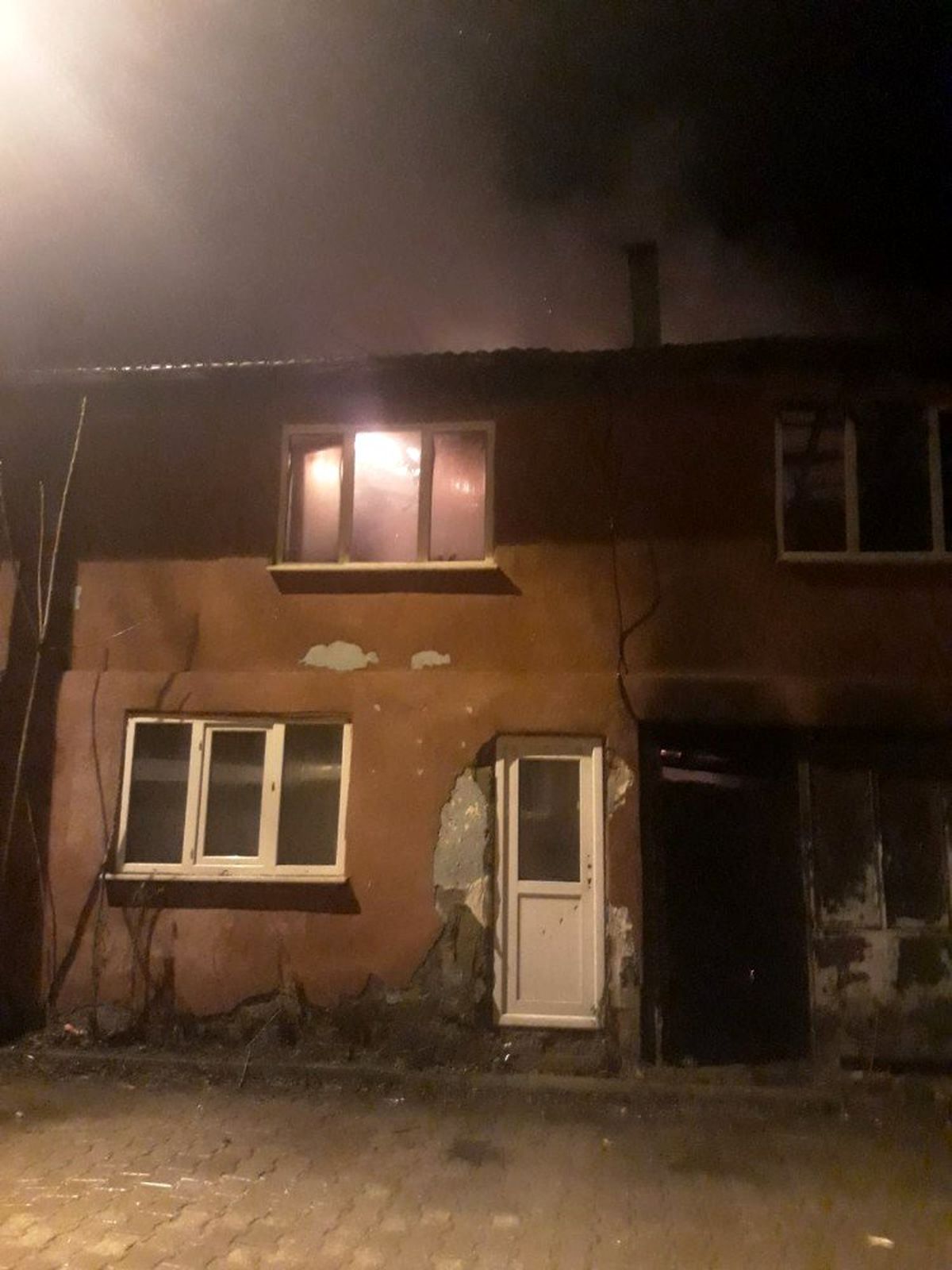 2 katlı ev alevlere teslim oldu