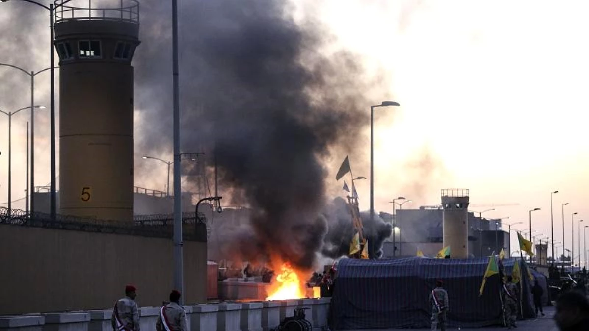 Şiddetli protestoların ardından ABD\'den Bağdat Büyükelçiliği\'ne ek asker takviyesi