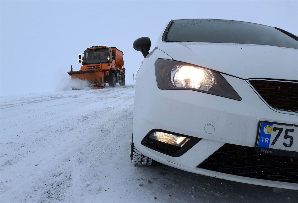 Ardahan\'da kar ve sis etkili ulaşımı aksattı