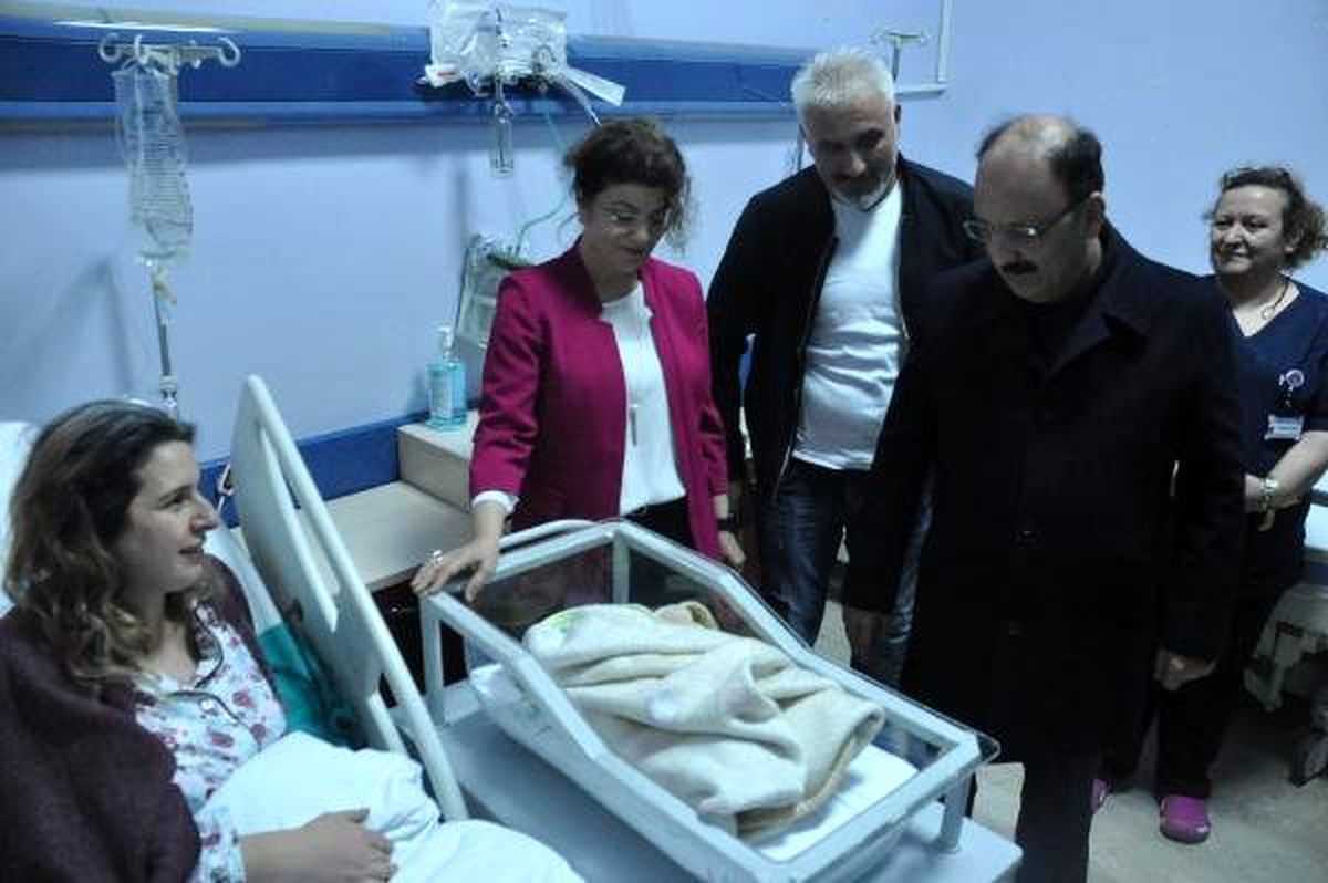 Bartın\'da yeni yılın ilk bebeği \'Utku Berk\' oldu