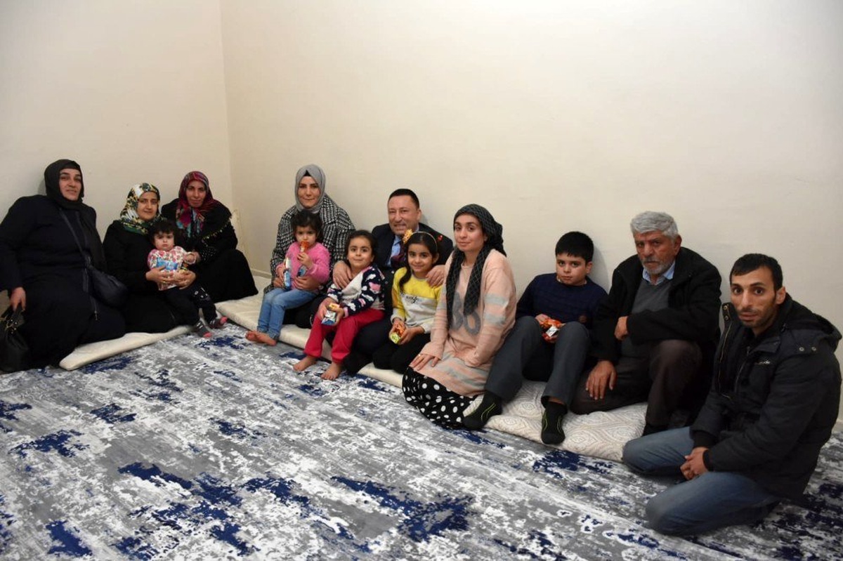 Başkan Beyoğlu yeni yıla girilirken yetimlerin yüzünü güldürdü