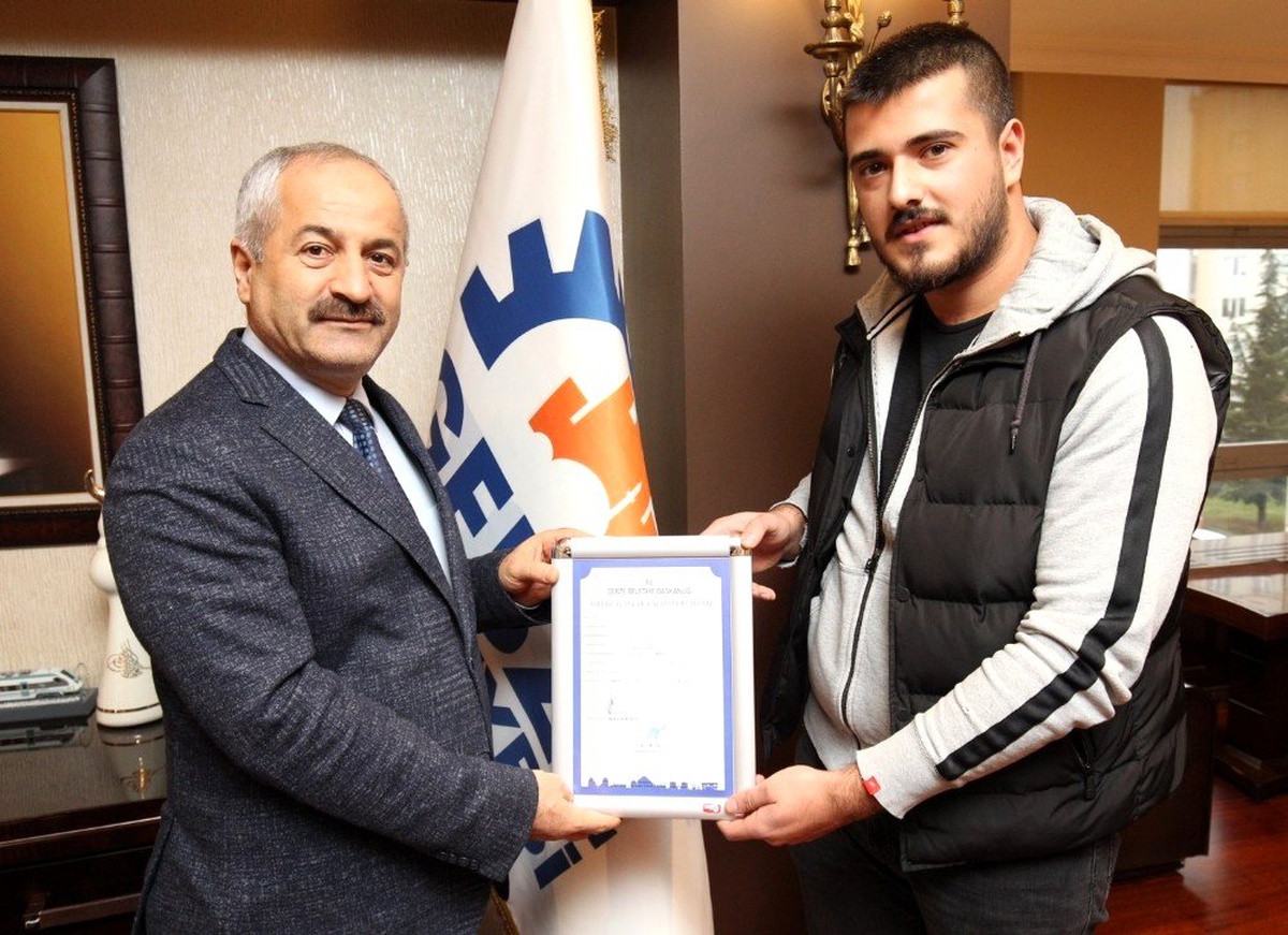 Başkan Büyükgöz yılın son iş yeri açma ruhsatını verdi
