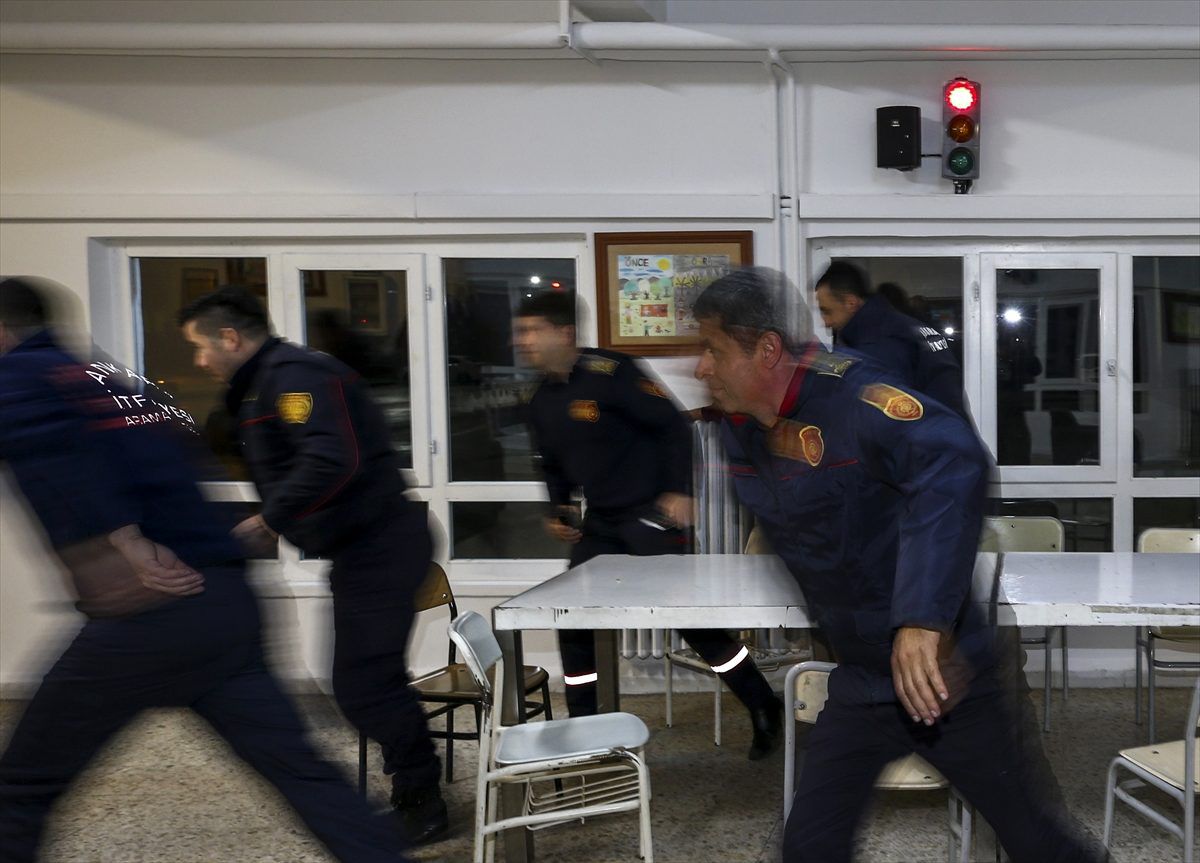 Başkent itfaiyesi yeni yıla görev başında "merhaba" dedi