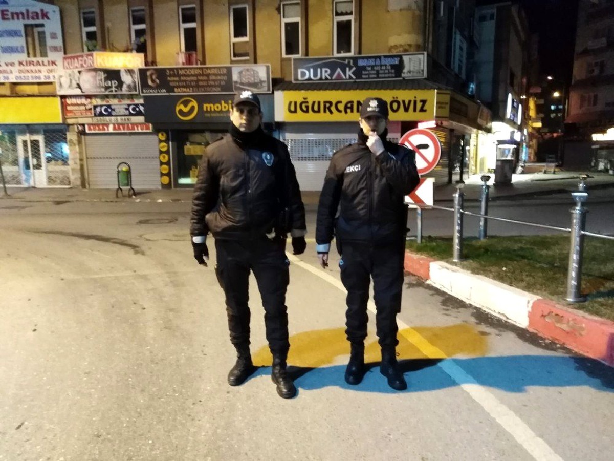Bekçiler düdük çalarak yeni yıla girdi