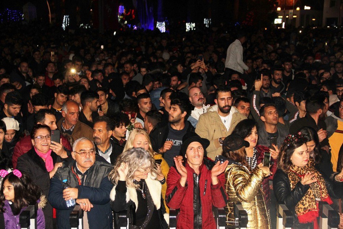 Bodrum\'da binlerce kişi yeni yılı coşkuyla kutladı