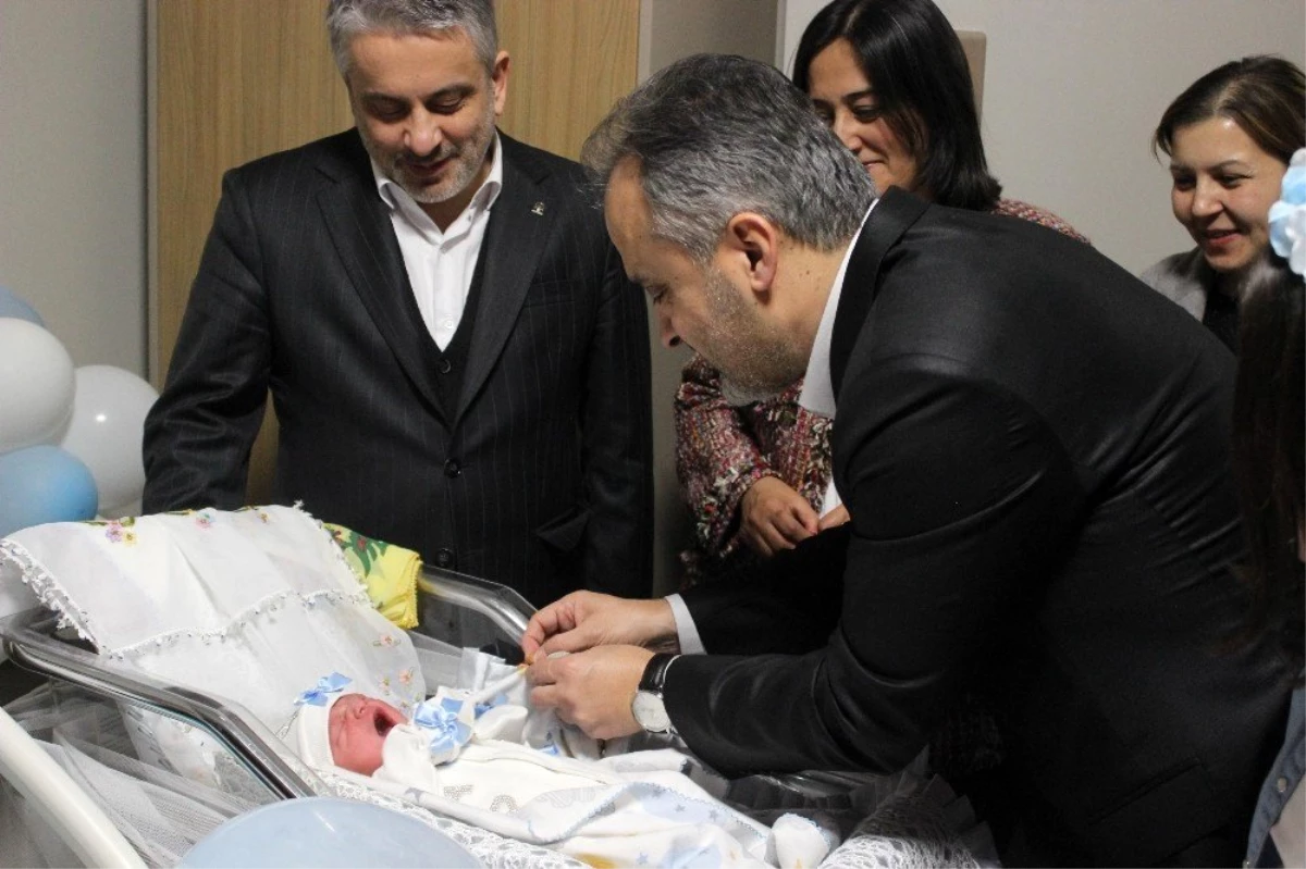 Bursa\'da 2019\'un son 2020\'nin ilk bebekleri dünyaya geldi