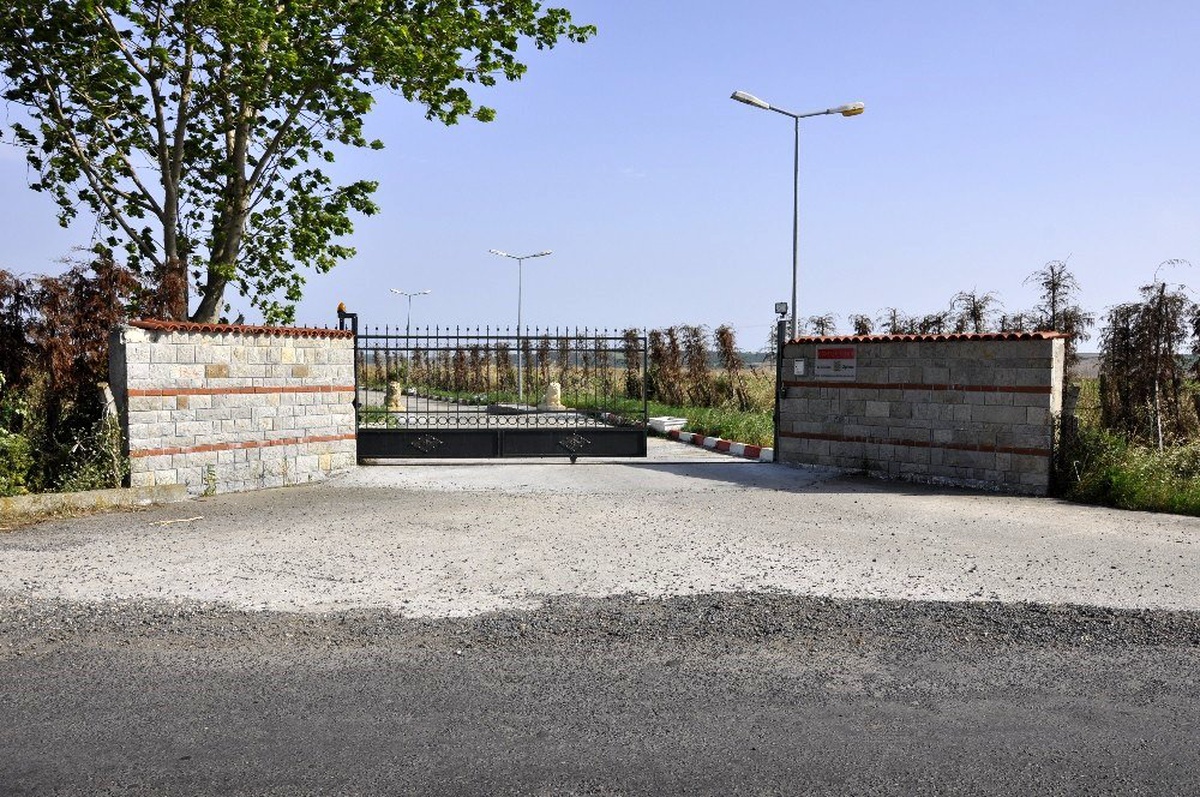 Çiftliği soydular, jandarmaya yakalandılar