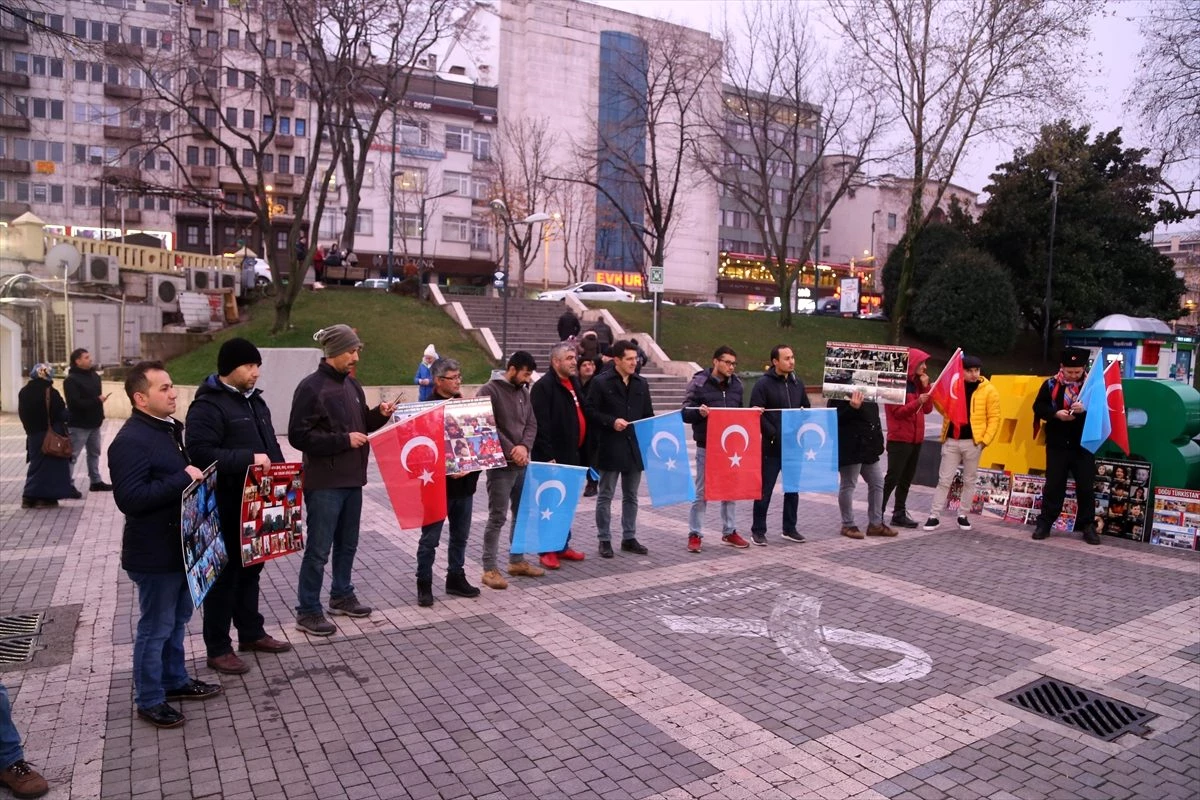 Çin\'in Doğu Türkistan politikaları Bursa\'da protesto edildi