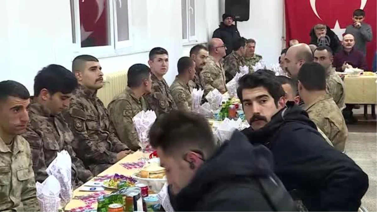 Cumhurbaşkanı Erdoğan, Geçitli Jandarma Karakolu\'ndaki askerlerin yeni yılını kutladı