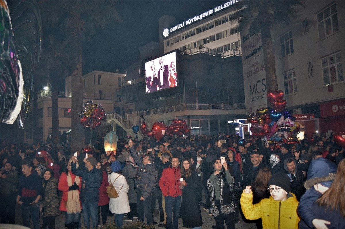 Denizlililer yeni yıla coşku içerisinde girdi