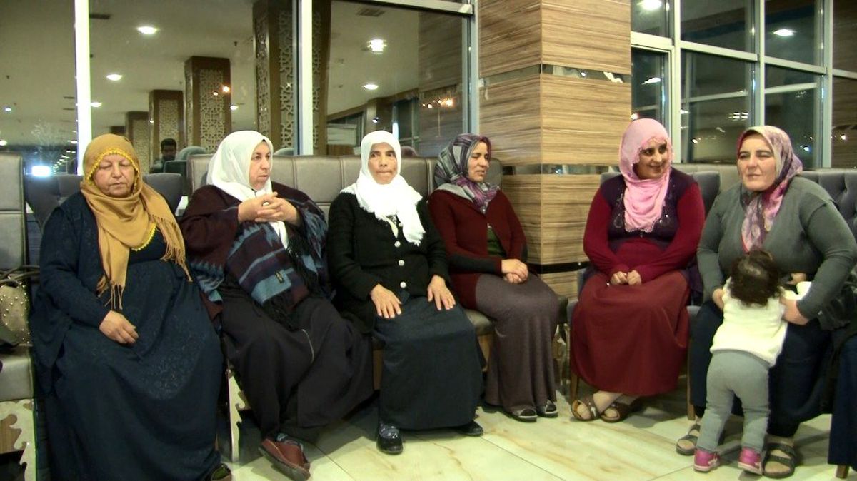 Diyarbakır\'da evlat nöbetini tutan anneler, yeni yıla buruk girdi