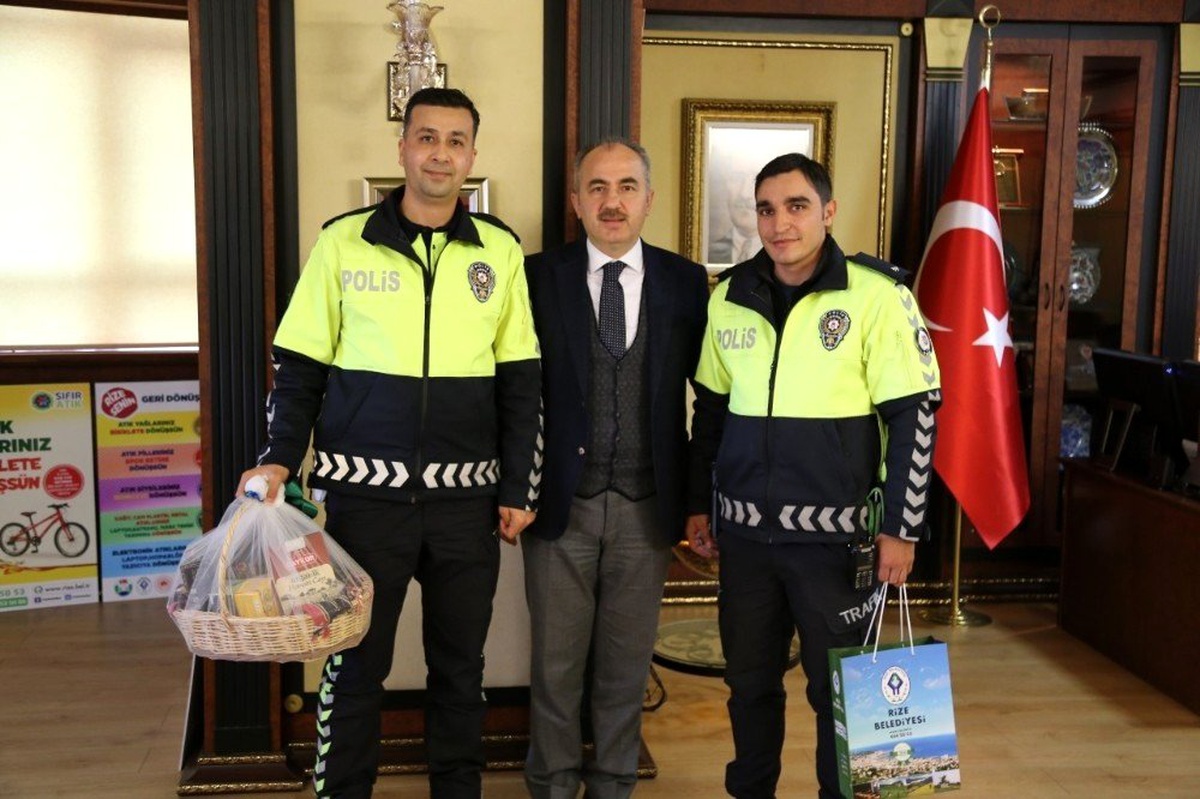 Duyarlı polise Rize Belediyesi\'nden teşekkür