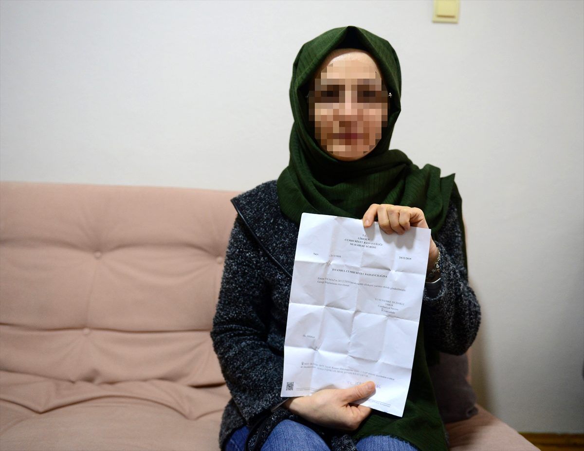 Ehliyetini yenilerken evli olduğunu öğrendi