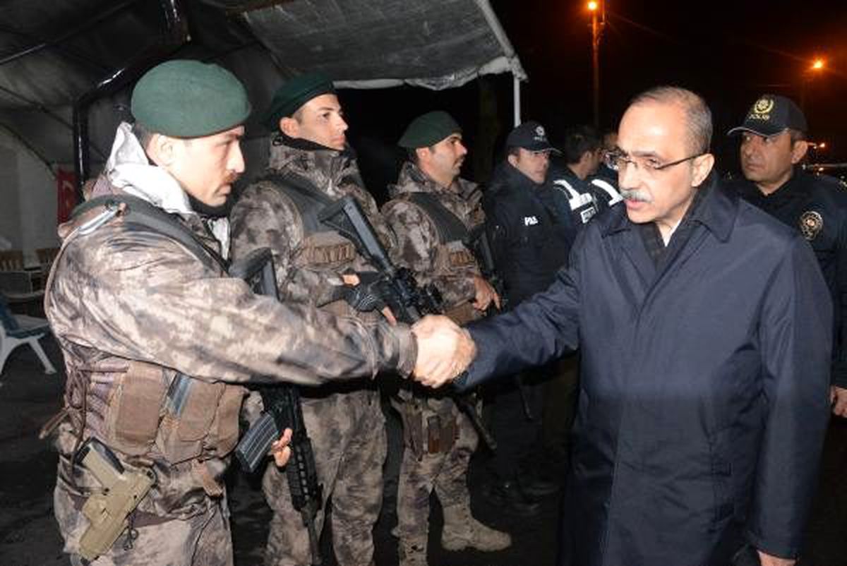 Emniyet müdürü yeni yıla personeliyle birlikte girdi