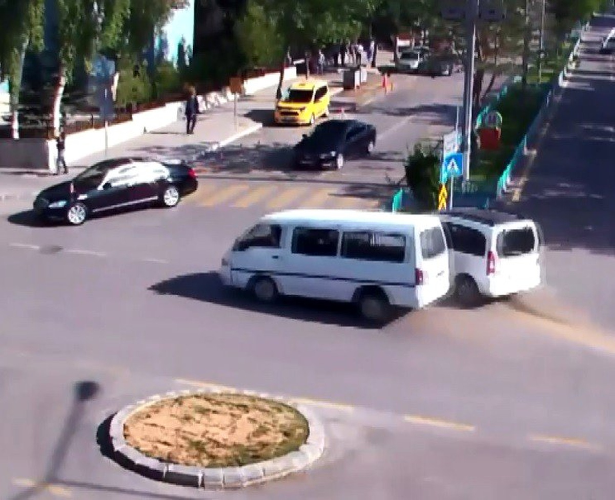 Erzurum\'daki trafik kazaları kameralara yansıdı