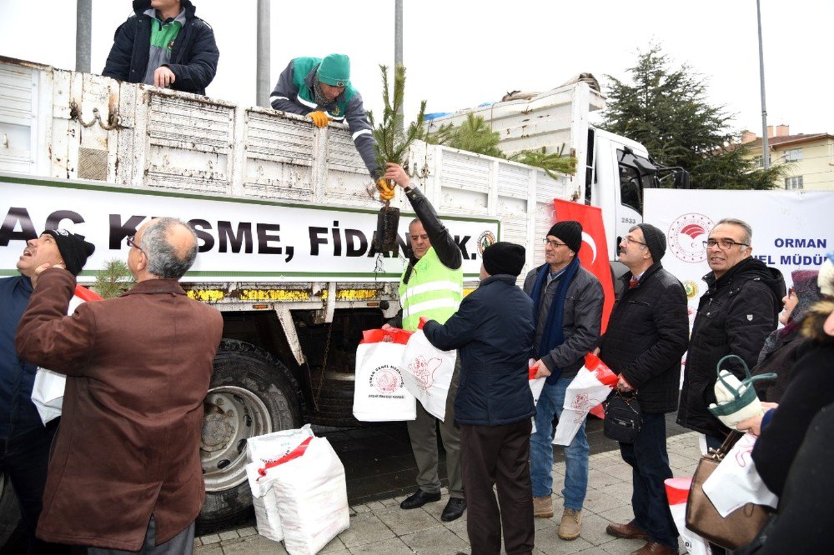 Eskişehir\'de "Yeni yıla ağaç keserek değil fidan dikerek girelim" kampanyası
