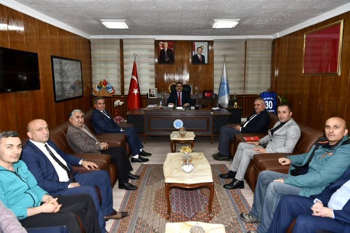 Federasyon temsilcilerinden Vali Akbıyık\'a ziyaret