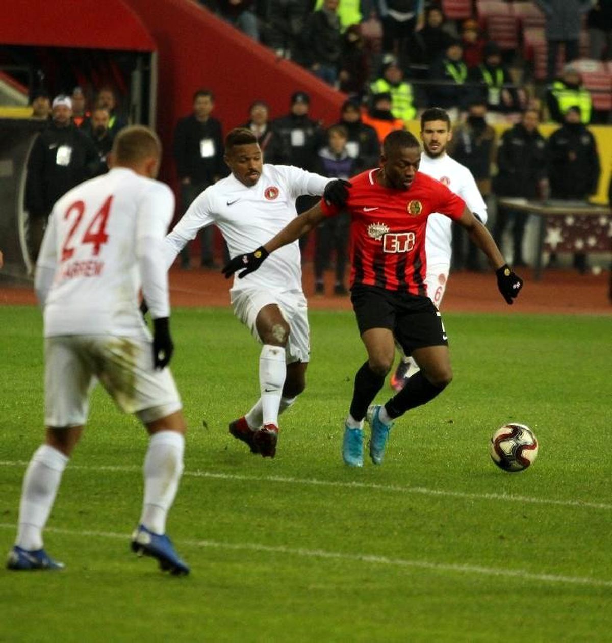 Galatasaray\'ın peşinde olduğu Jesse, Süper Lig yıldızlarına fark attı