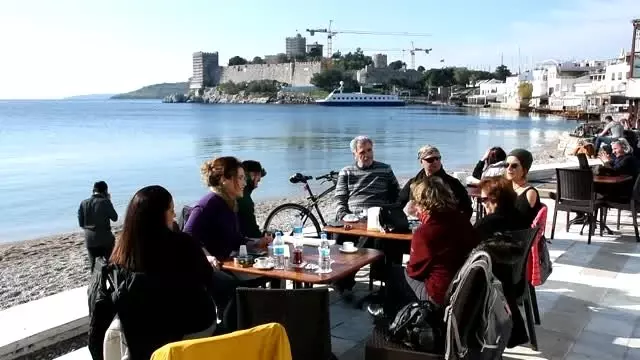 Gunesli Havayi Firsat Bilen Vatandaslar Bodrum Sahillerini Doldurdu Son Dakika