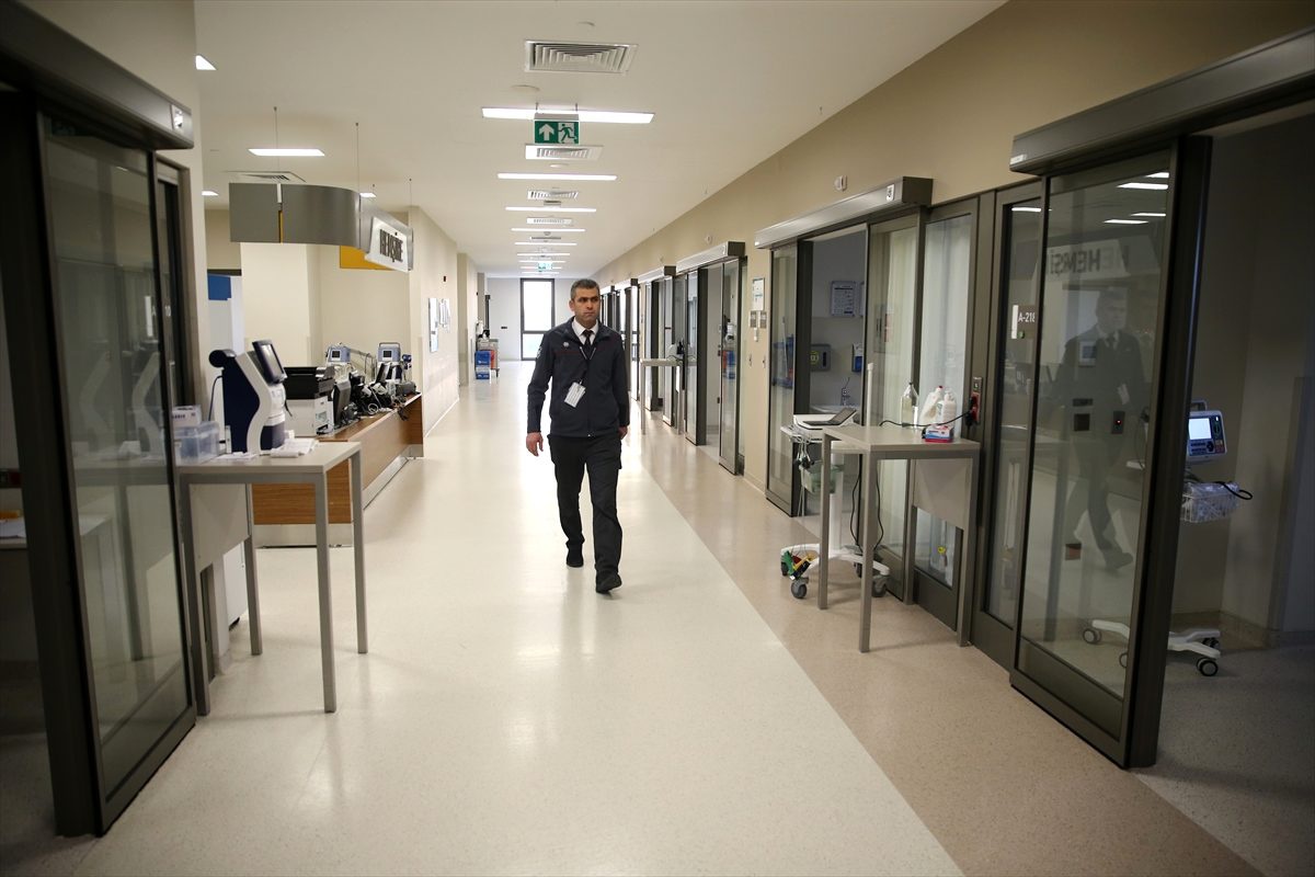Hasta yakınlarıyla çıkan arbedede 8 güvenlik görevlisi yaralandı