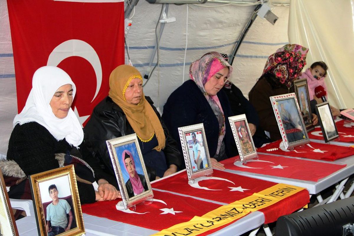HDP önündeki ailelerin evlat nöbeti 121\'inci gününde