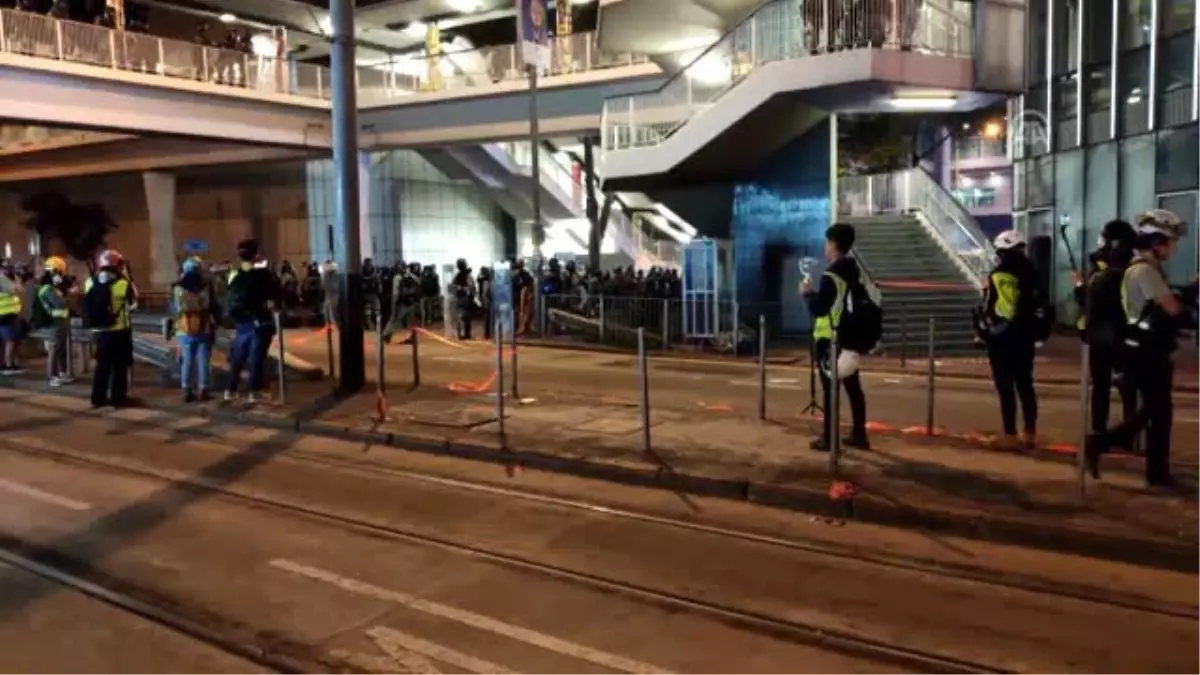 Hong Kong\'da yeni yılın ilk günü protestolarla başladı - HONG