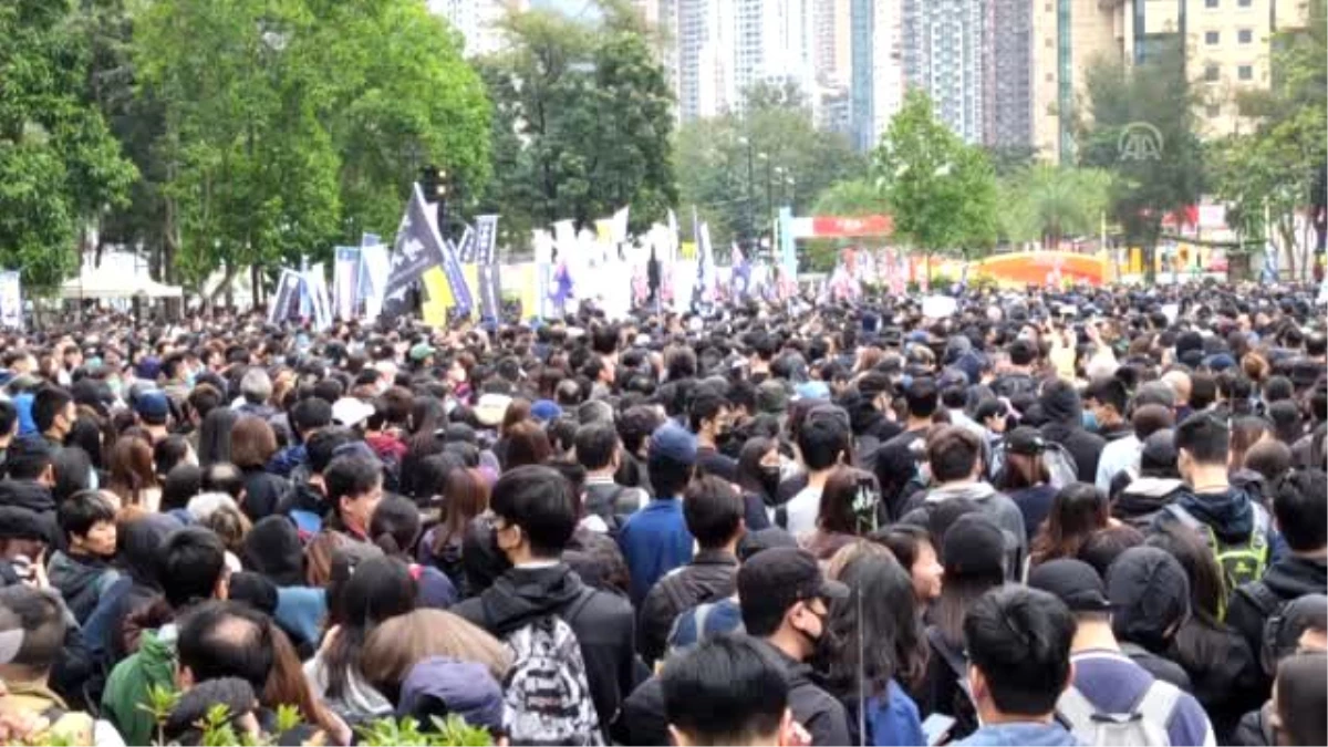 Hong Kong\'da yeni yılın ilk günü protestolarla başladı (2) - HONG