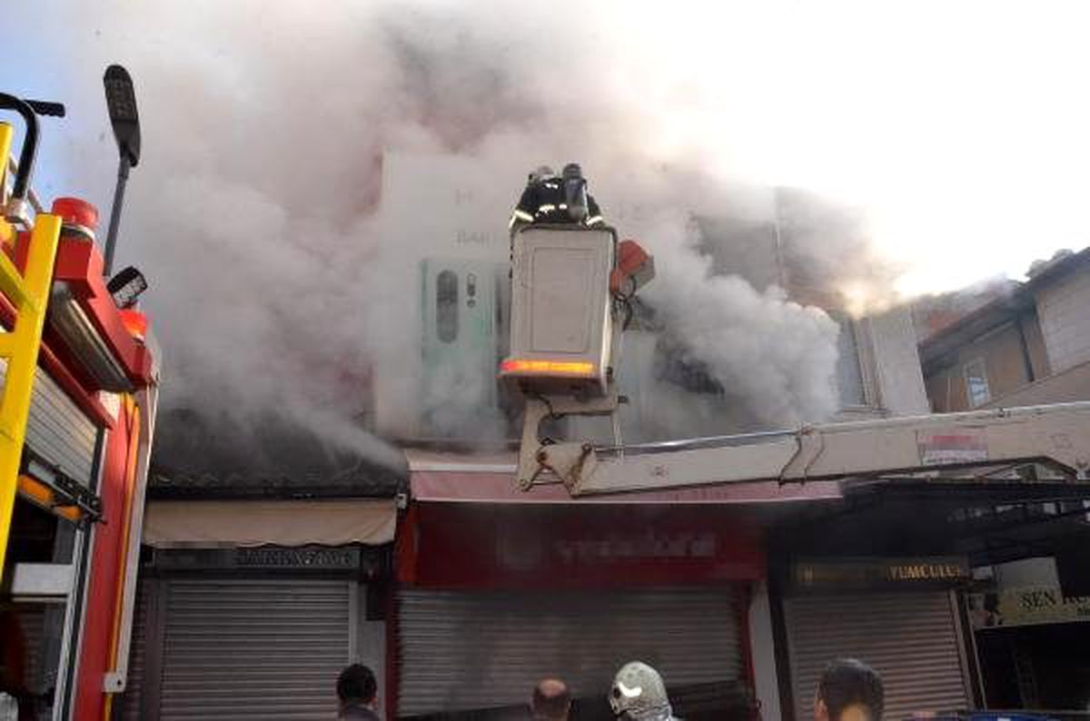 İki katlı iş yerinde yangın