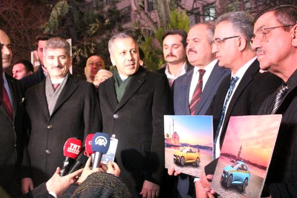 İstanbul Valisi Yerlikaya\'dan  taksicilere yeni yıl ziyareti