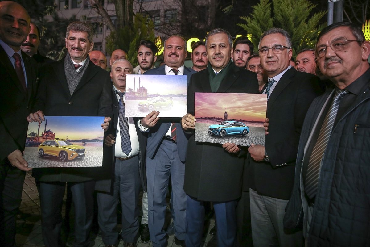 İstanbul Valisi Yerlikaya, taksicileri ziyaret etti
