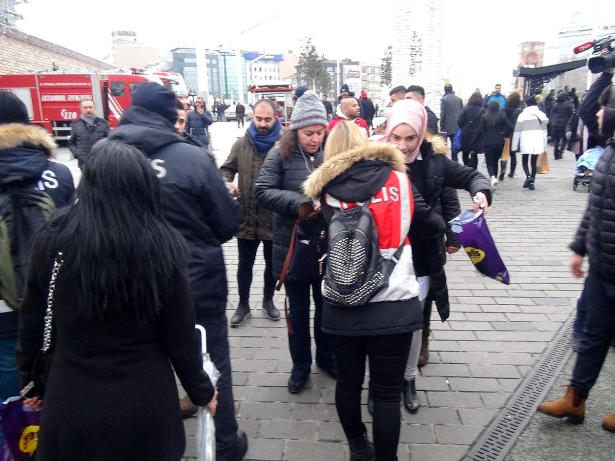 İstiklal Caddesi\'nde insan seli