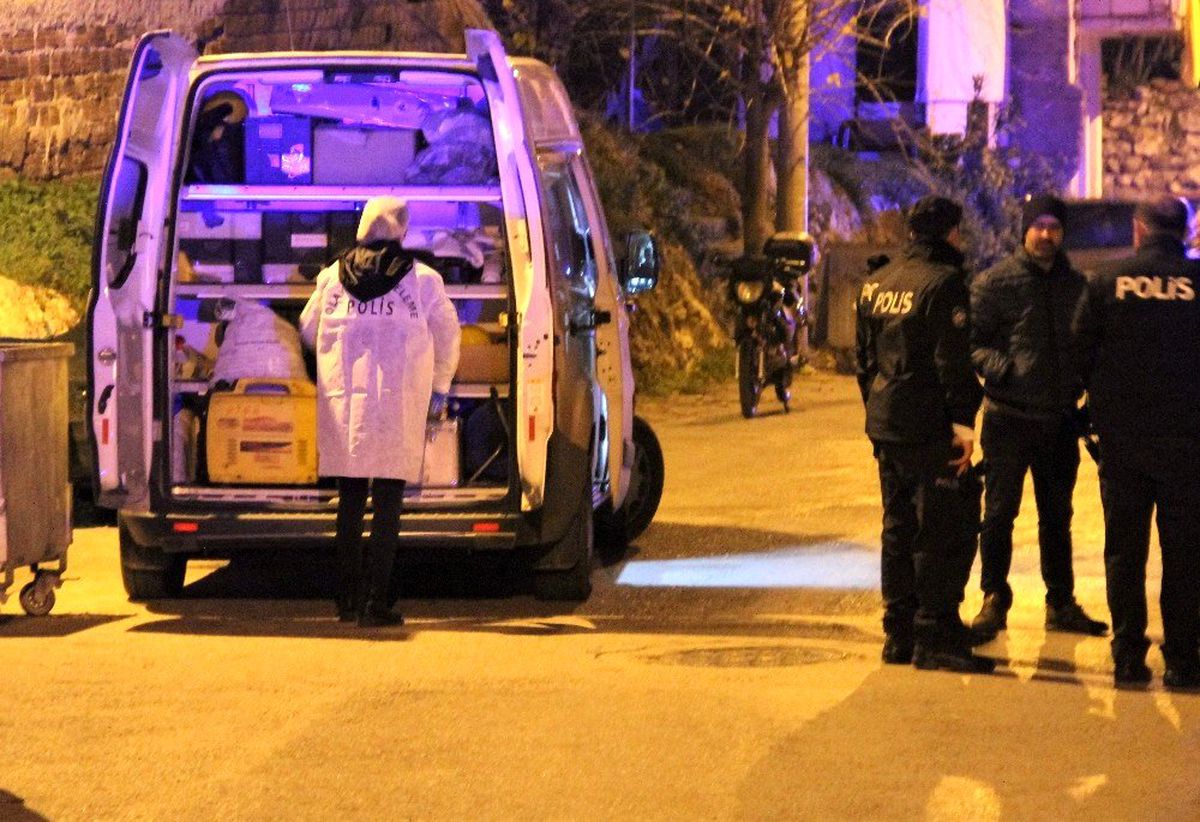 İzmir\'de bıçaklı kavga: 1 ölü