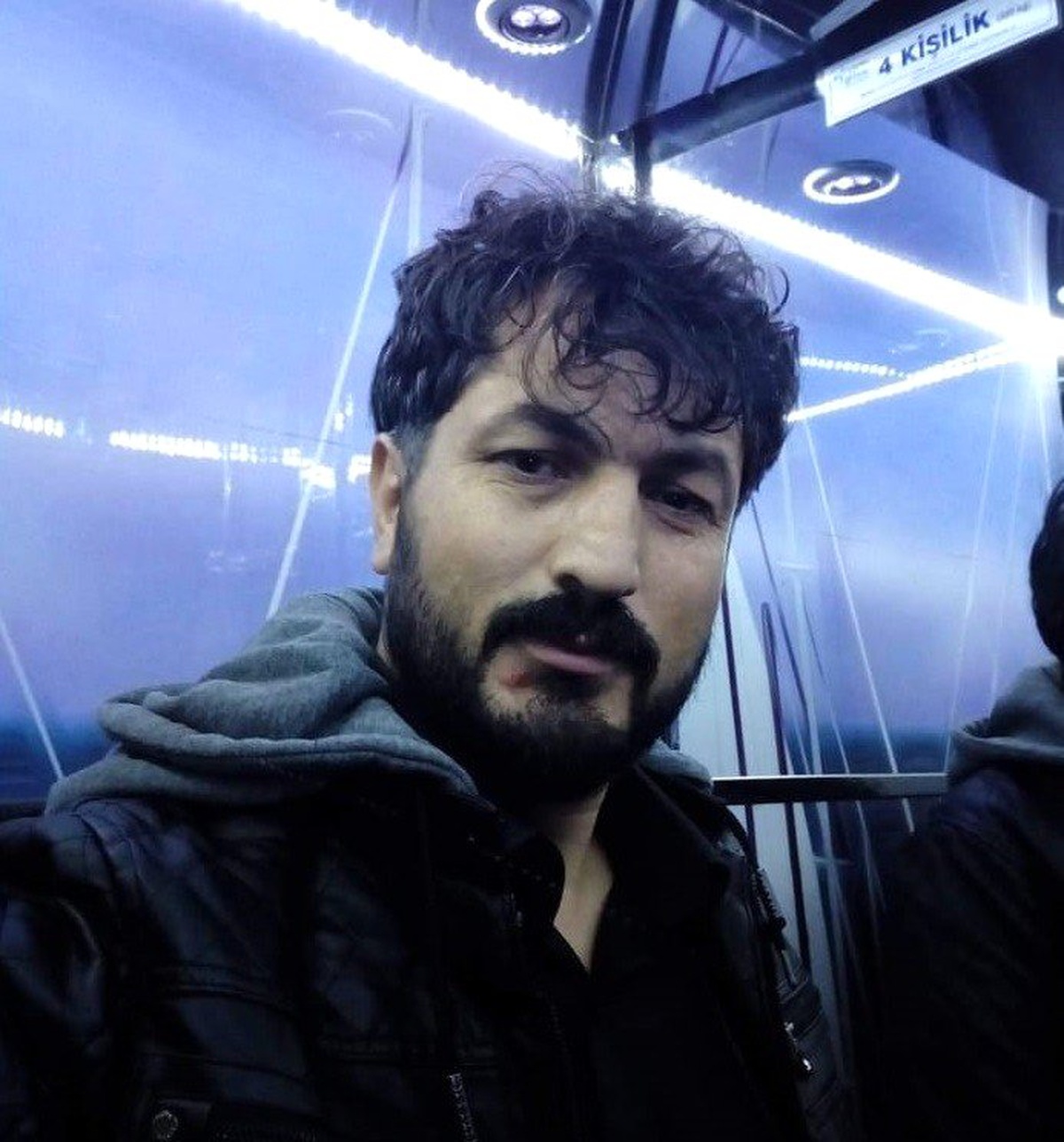 İzmir\'de iki kişiyi öldüren katilin yaraladığı polis memurundan iyi haber