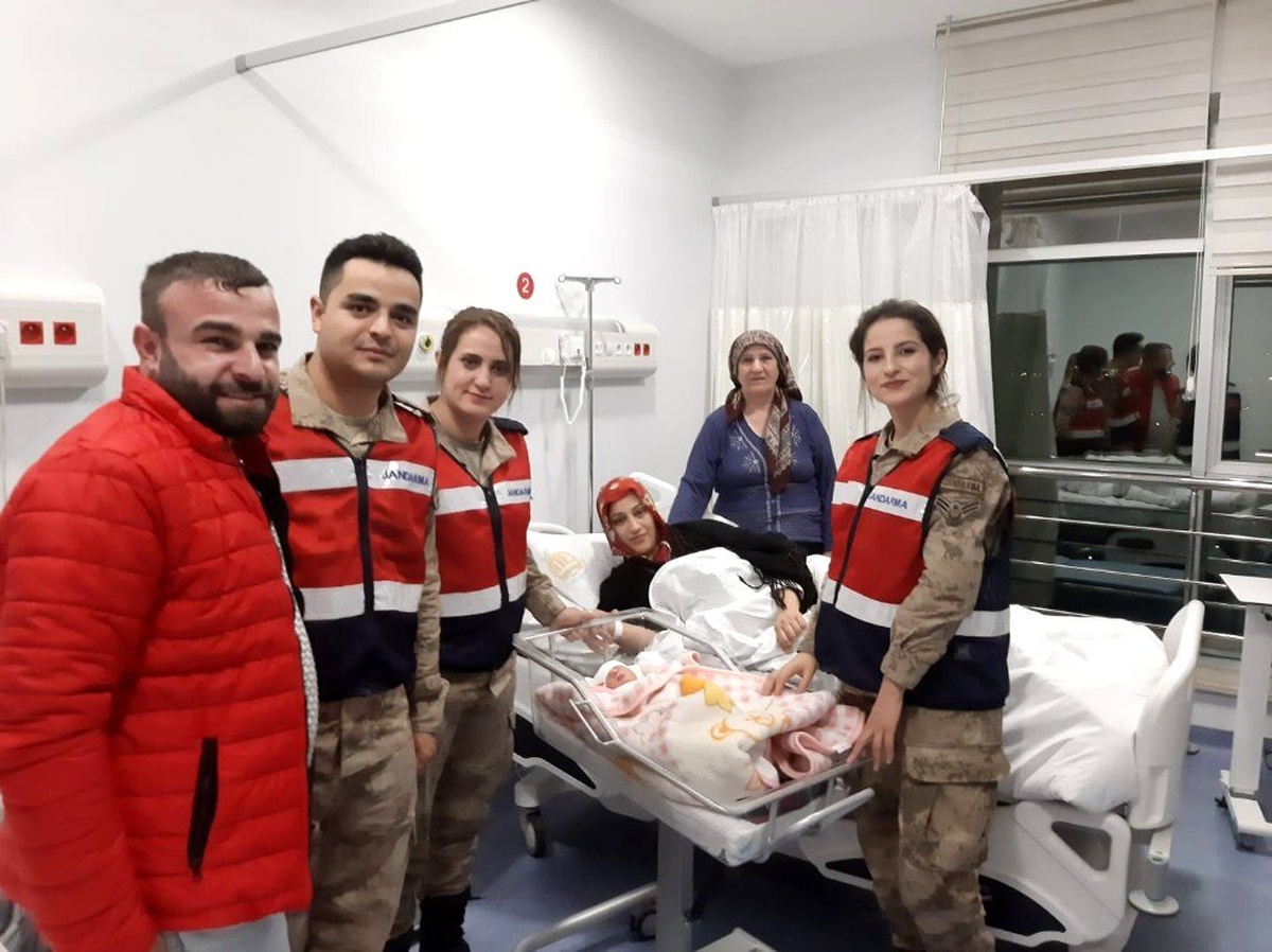 Jandarma\'dan hoş geldin bebek ziyareti