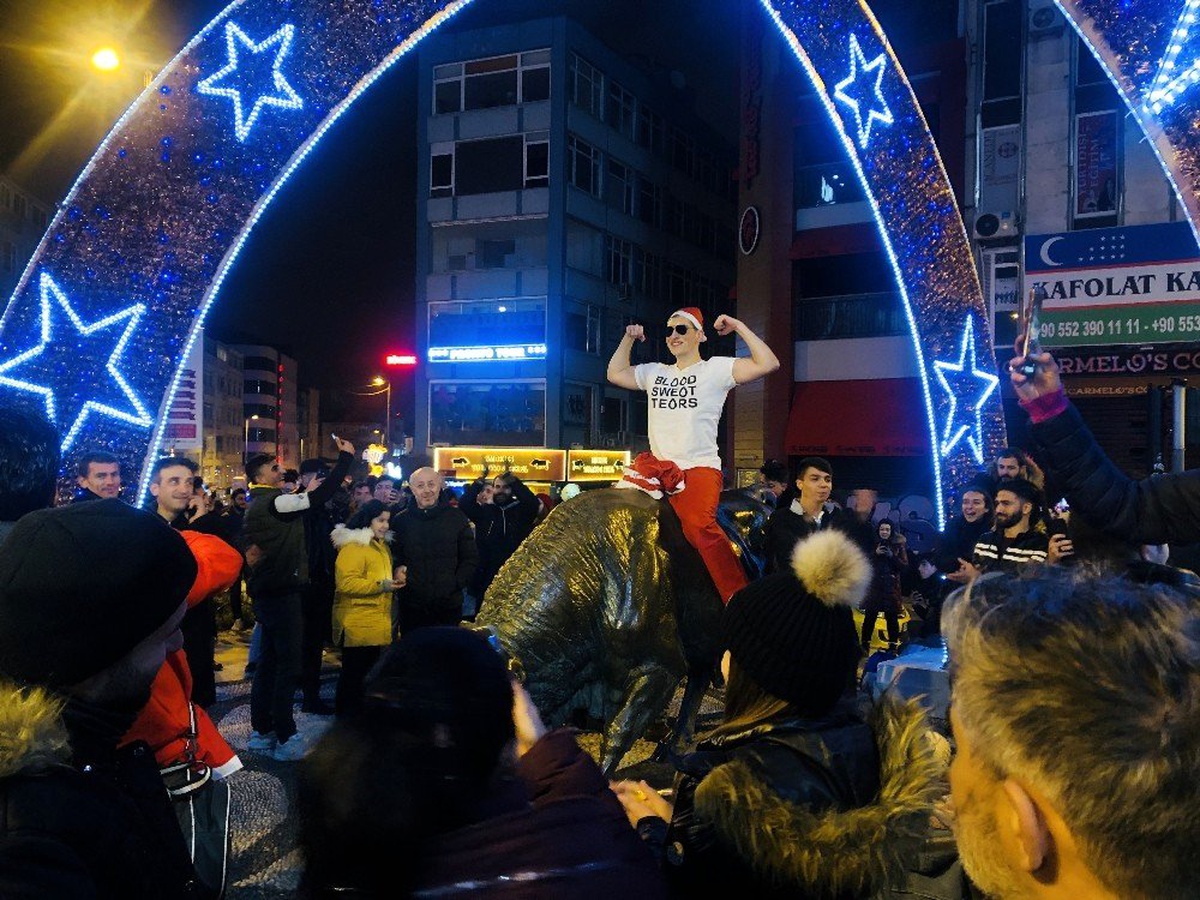 Kadıköy\'de yeni yıla şınav çekerek girdiler