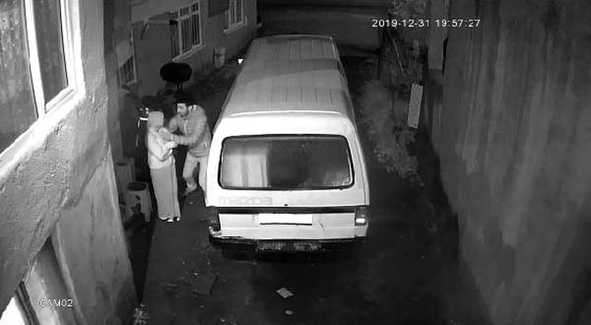 Kadını takip edip, evinin önünde taciz etti