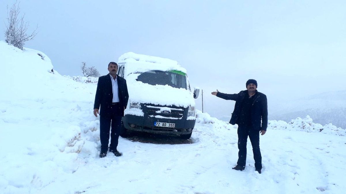 Kar altında kalan aracına 5 gün sonra kavuştu