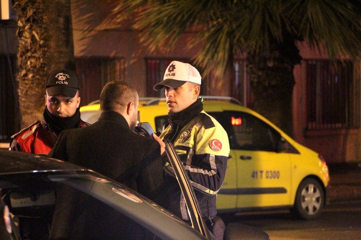 Kocaeli\'de yılbaşında aranan 39 kişi yakalandı