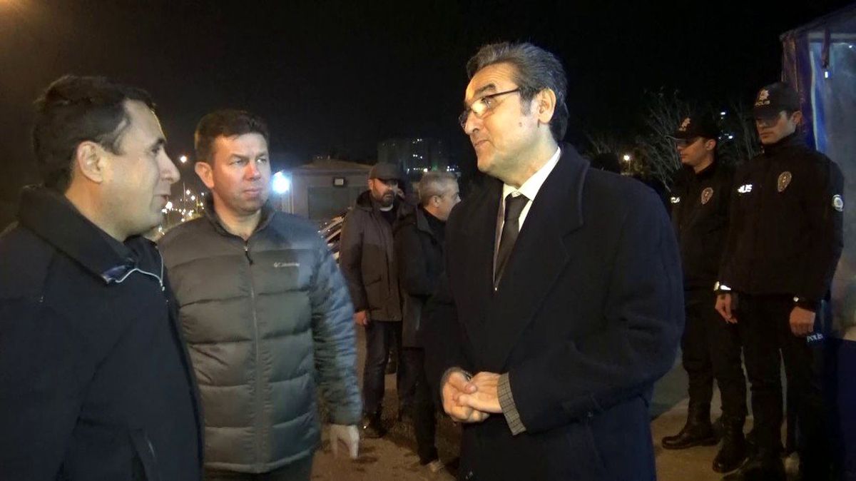 Kuşadası Kaymakamı Yücel\'den Polis Noktalarına Yılbaşı Ziyareti