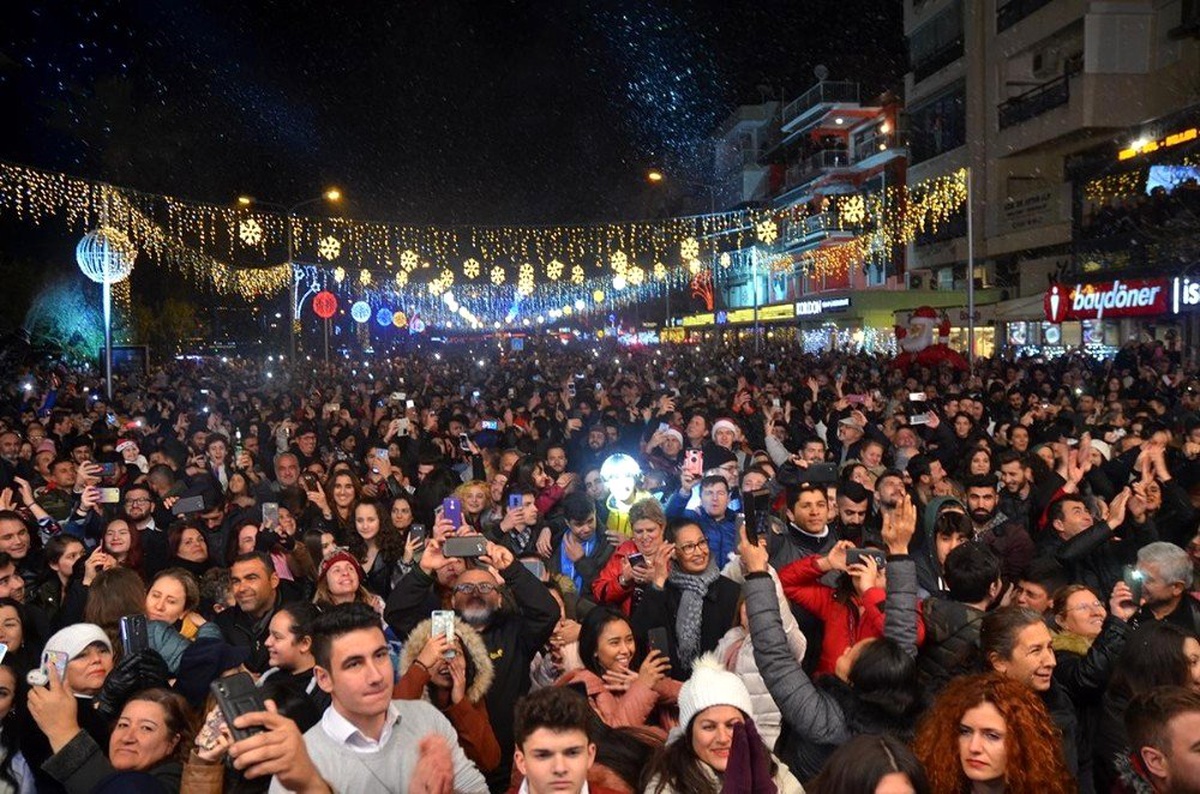 Kuşadası\'nda yeni yıl coşkusu