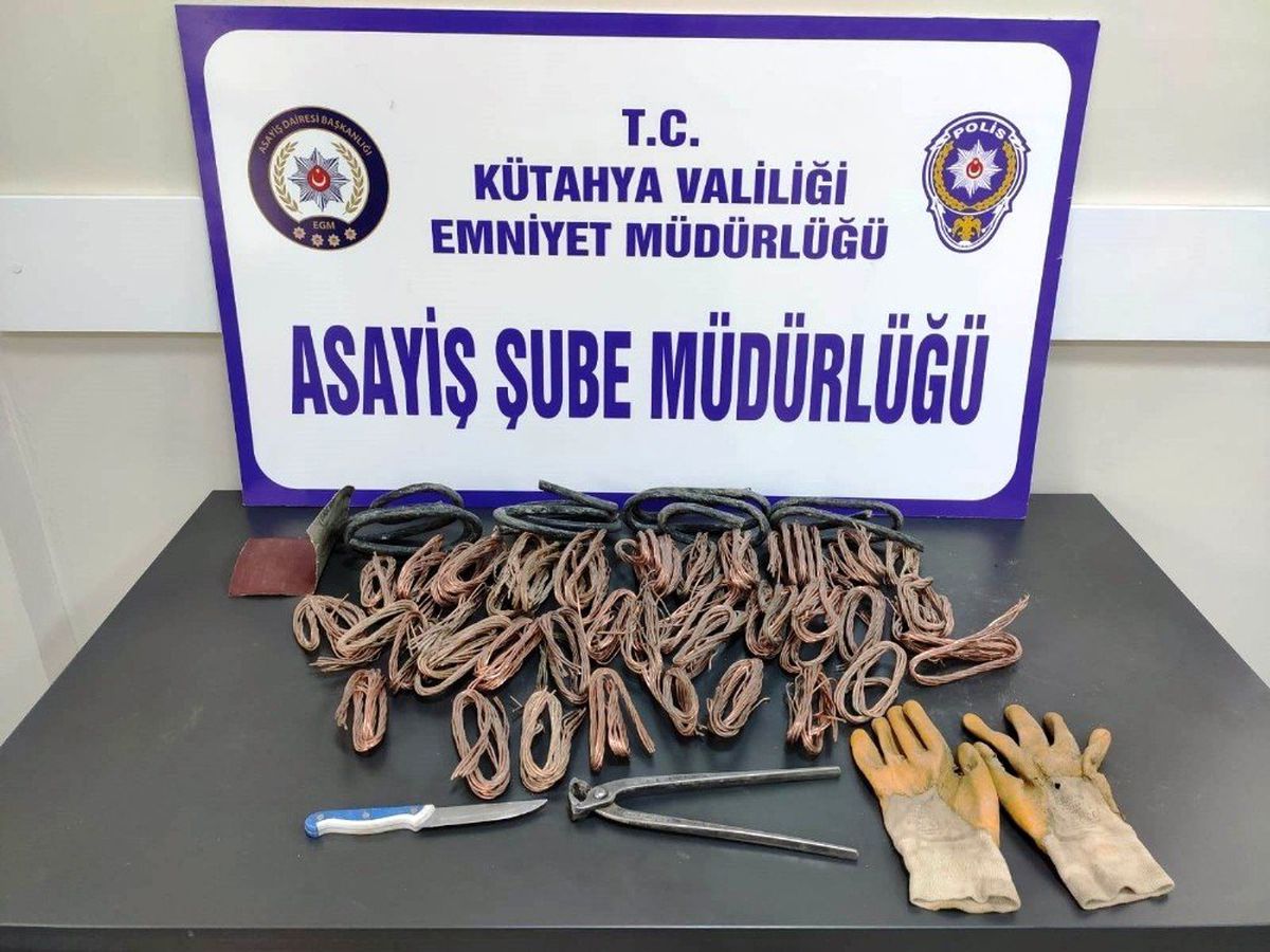 Kütahya\'da şahsın üzerinde 13 kilo bakır kablo ele geçirildi