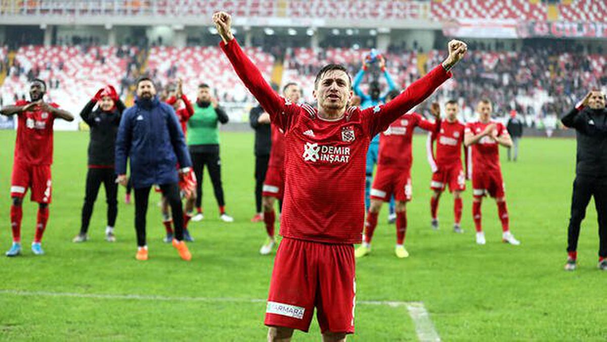 Lider Sivasspor\'dan tarihi performans