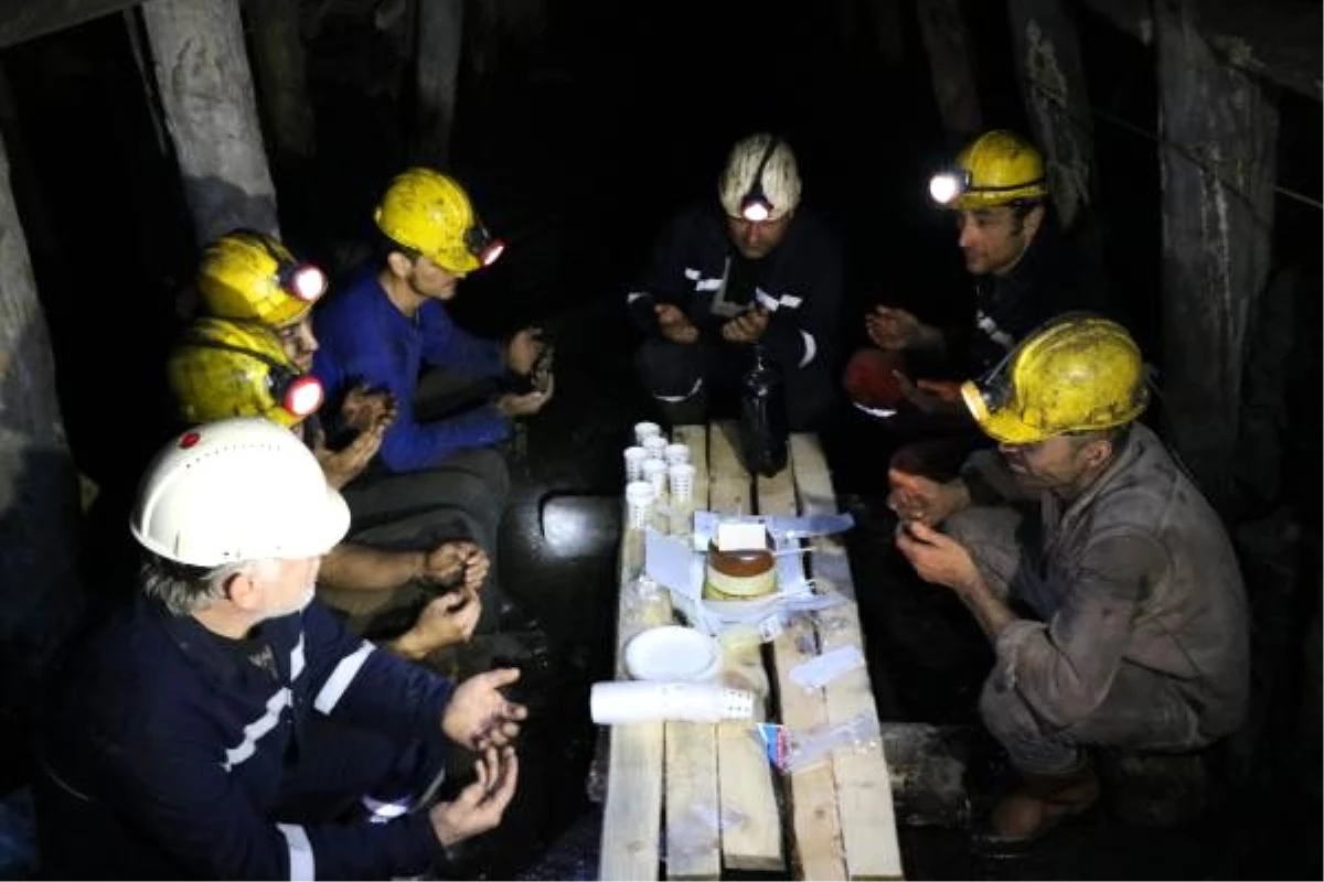 Maden işçileri, yerin metrelerce altında yeni yıla girdi