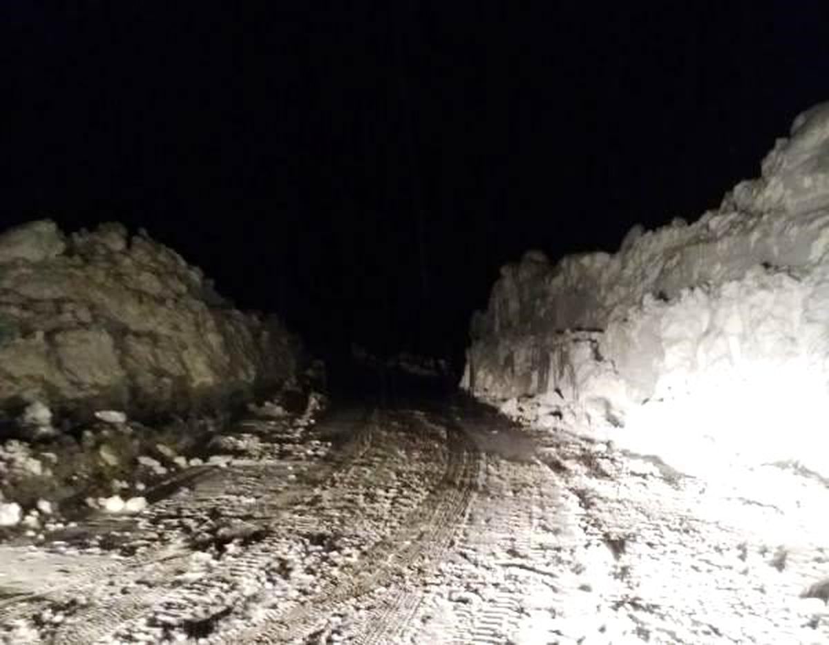 Malatya\'da çığın kapattığı yol 7 saatte açıldı