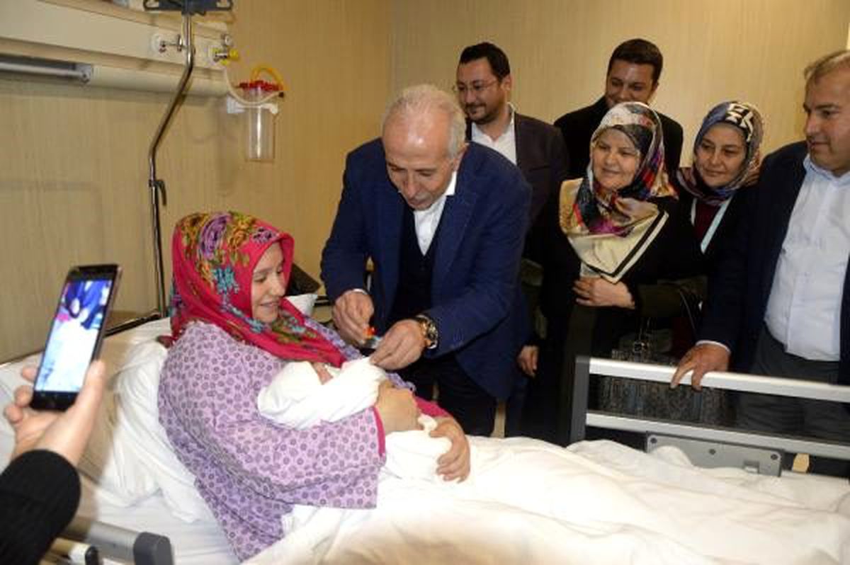 Mersin\'de yılın ilk bebeği: Cennet Nur