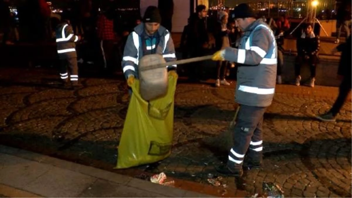 Ortaköy\'de kutlamaların ardından temizlik çalışması yapıldı